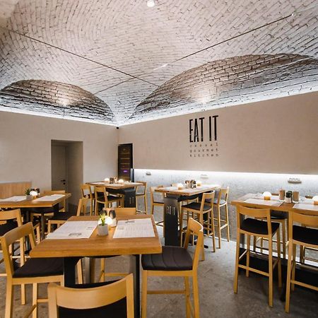 Eat It Cozy Downtown Apartments Oradea Exteriör bild