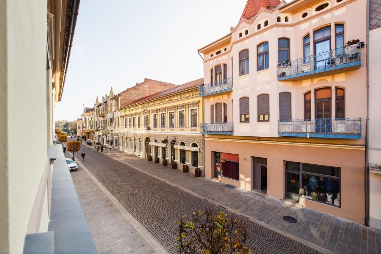 Eat It Cozy Downtown Apartments Oradea Exteriör bild