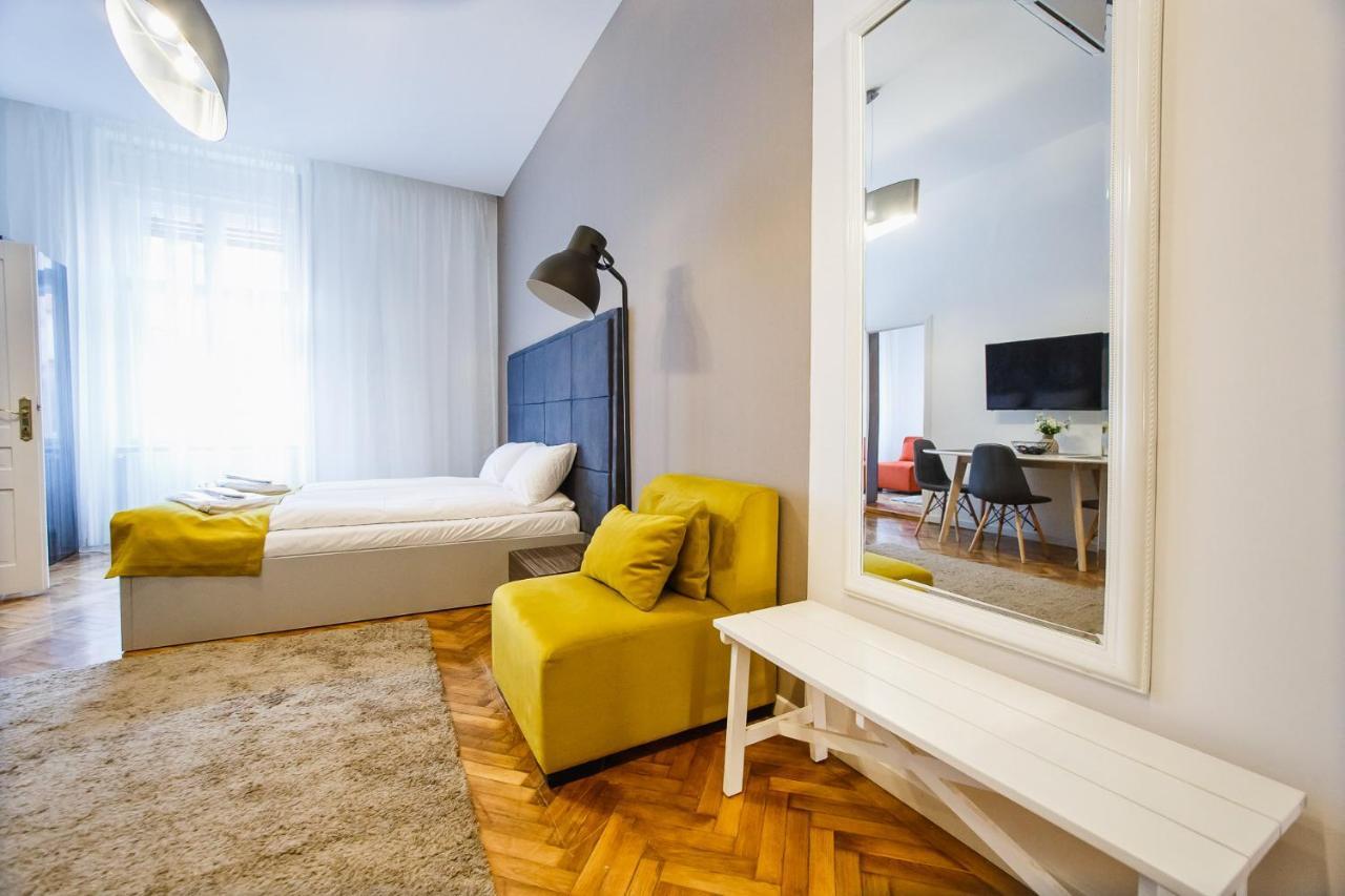 Eat It Cozy Downtown Apartments Oradea Exteriör bild