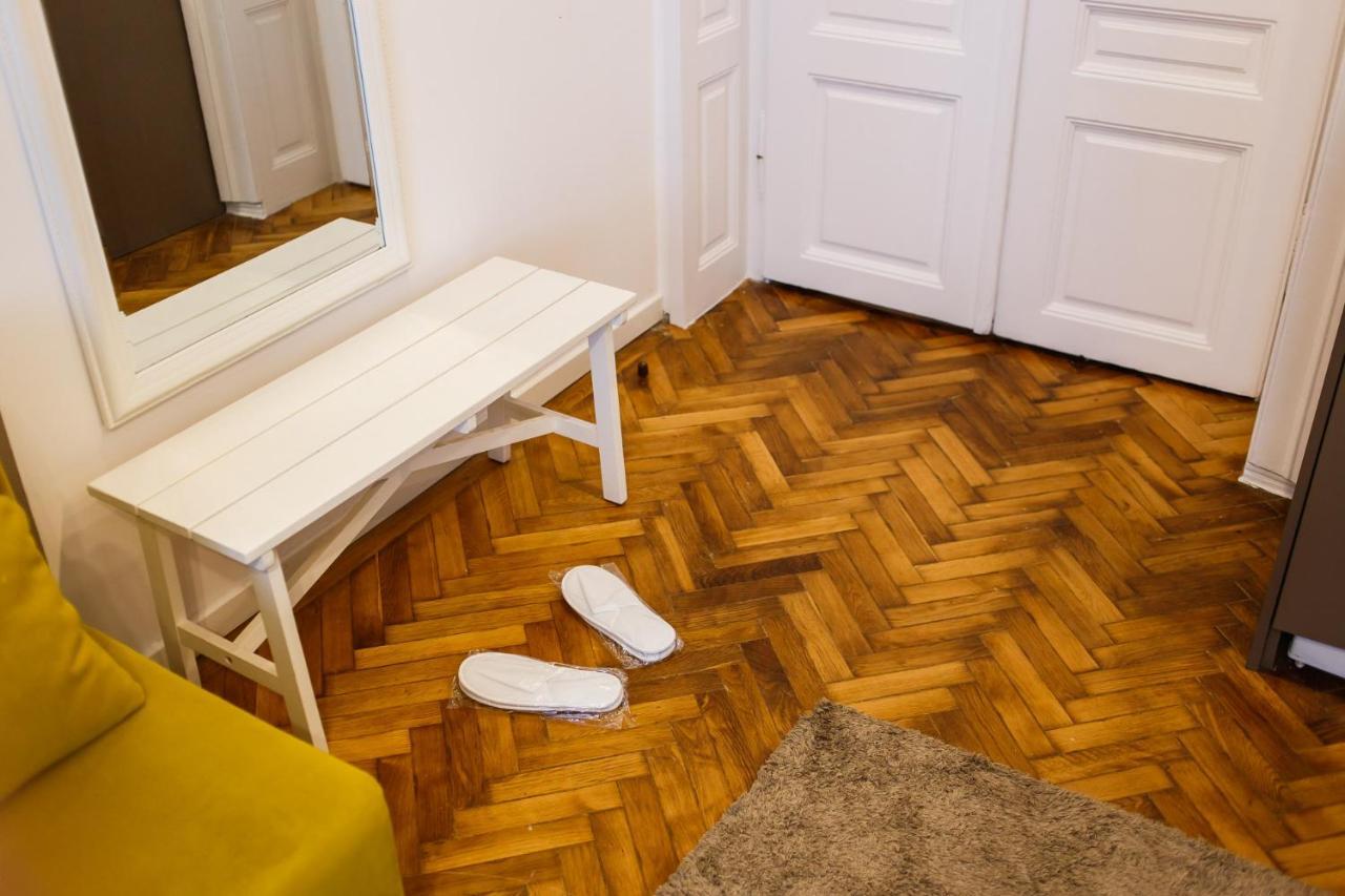 Eat It Cozy Downtown Apartments Oradea Exteriör bild