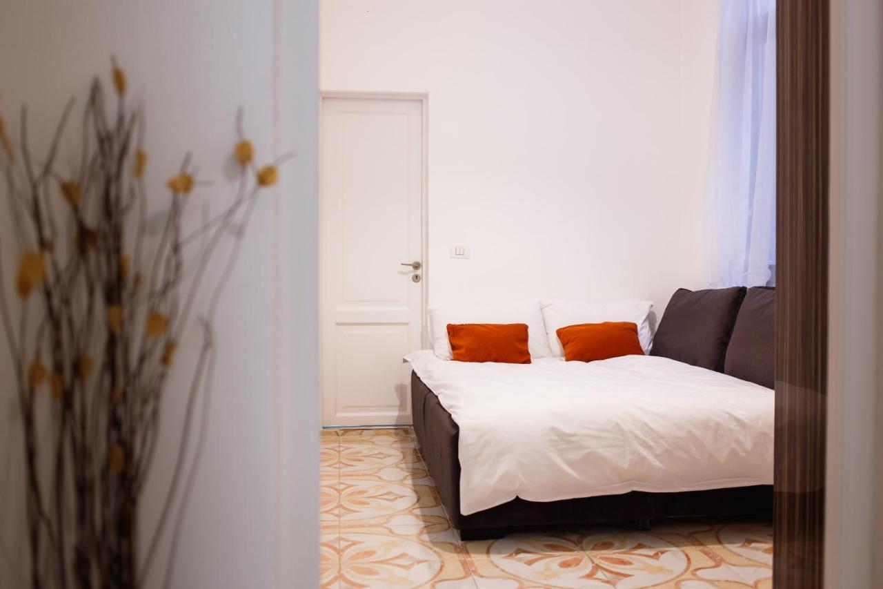 Eat It Cozy Downtown Apartments Oradea Exteriör bild