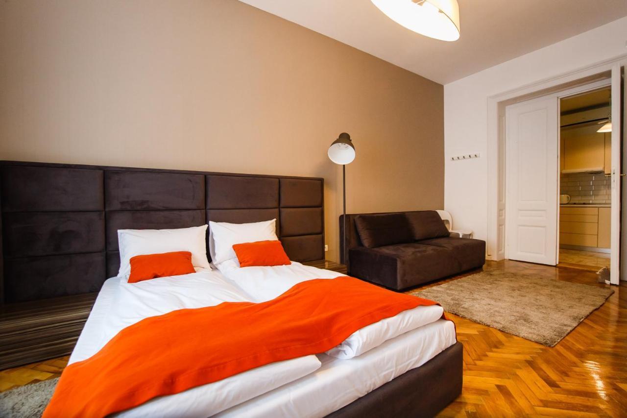 Eat It Cozy Downtown Apartments Oradea Exteriör bild