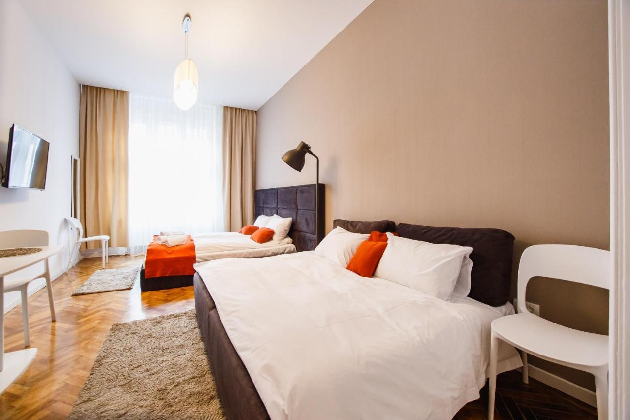 Eat It Cozy Downtown Apartments Oradea Exteriör bild