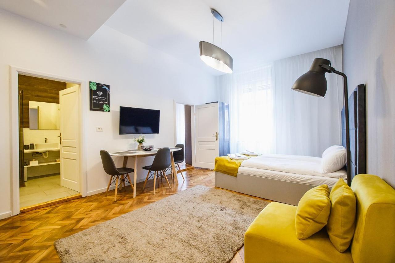 Eat It Cozy Downtown Apartments Oradea Exteriör bild