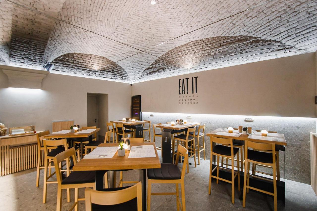 Eat It Cozy Downtown Apartments Oradea Exteriör bild